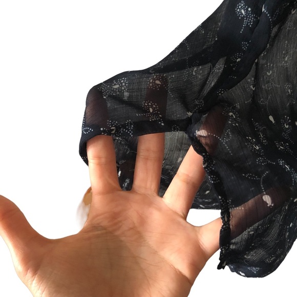 HOLISTER Sleeveless Sheer Button-down Blouse - Picture 2 of 13